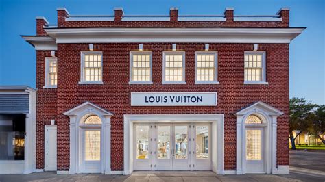 louis vuitton east hampton.